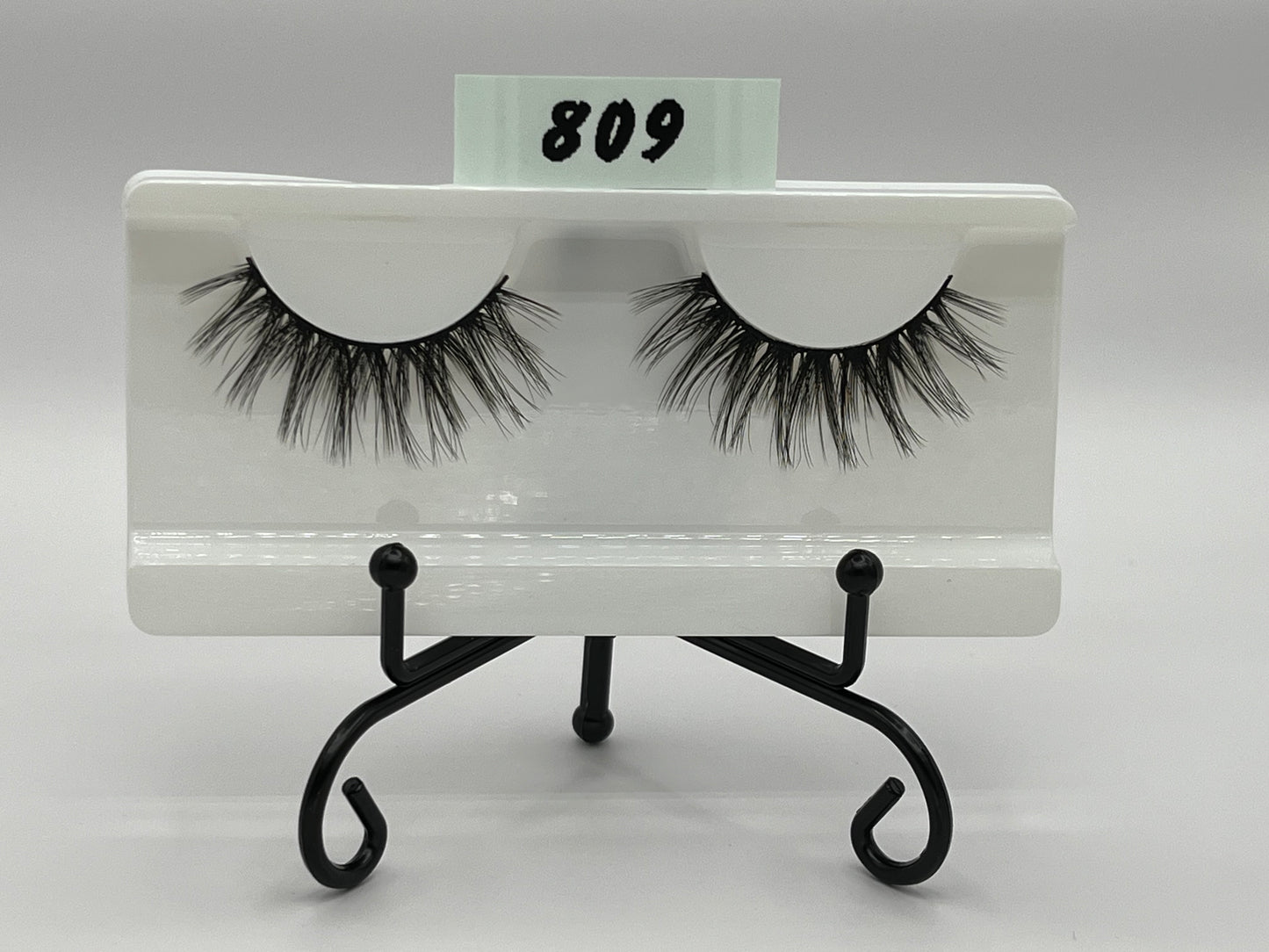 809